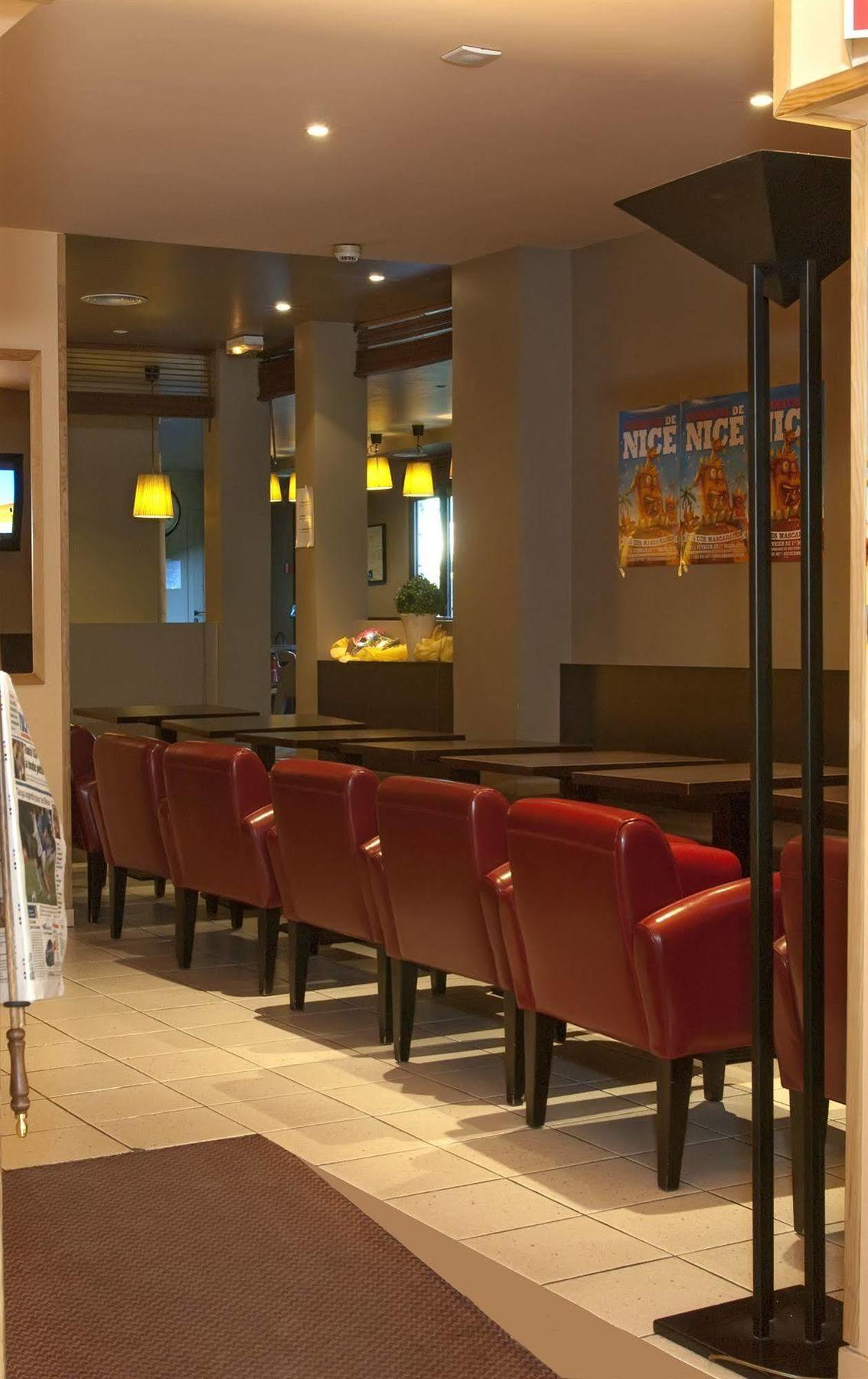 Aparthotel Comte De 2*