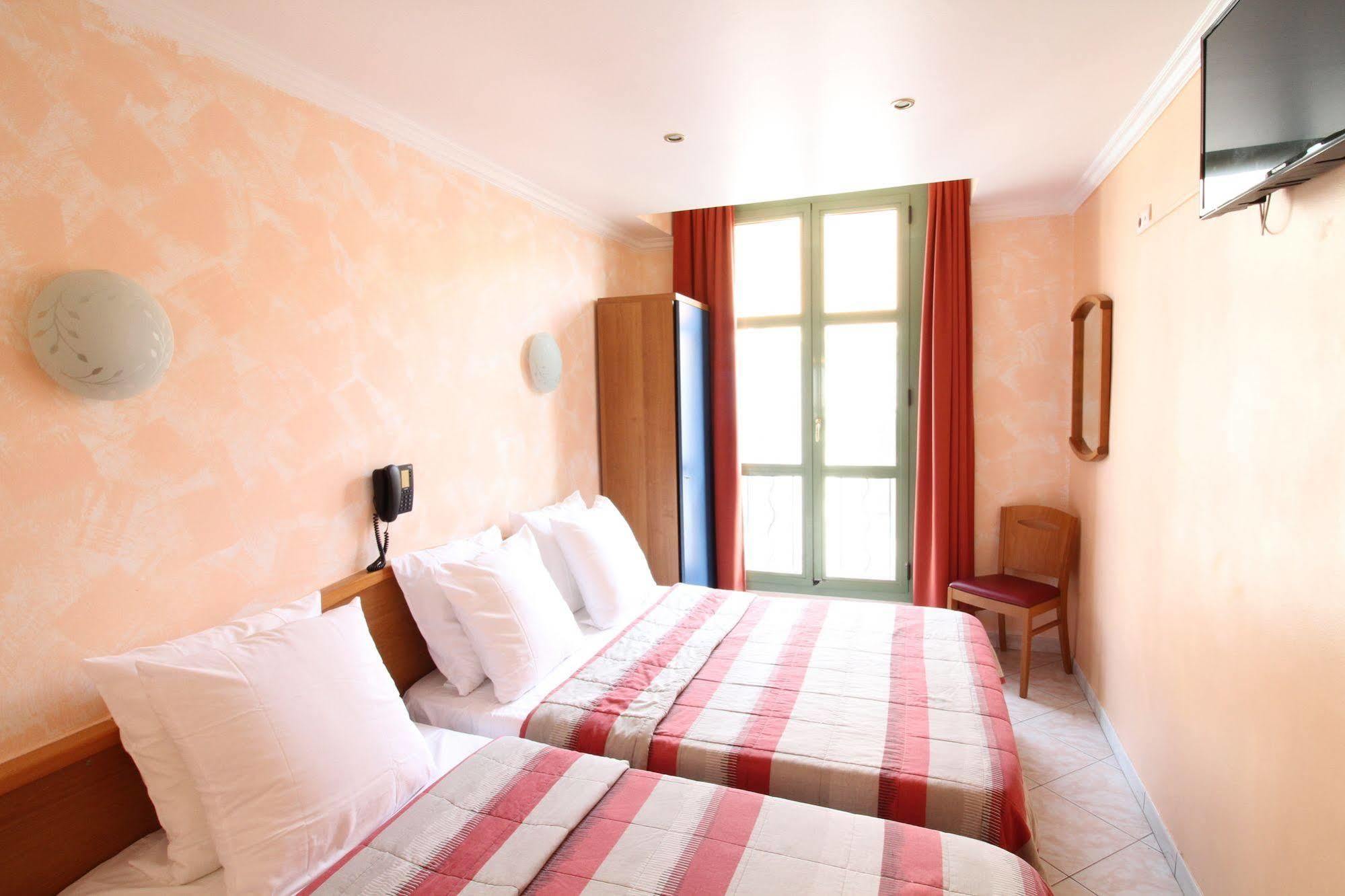 Hotel Du Centre, Un Ammi