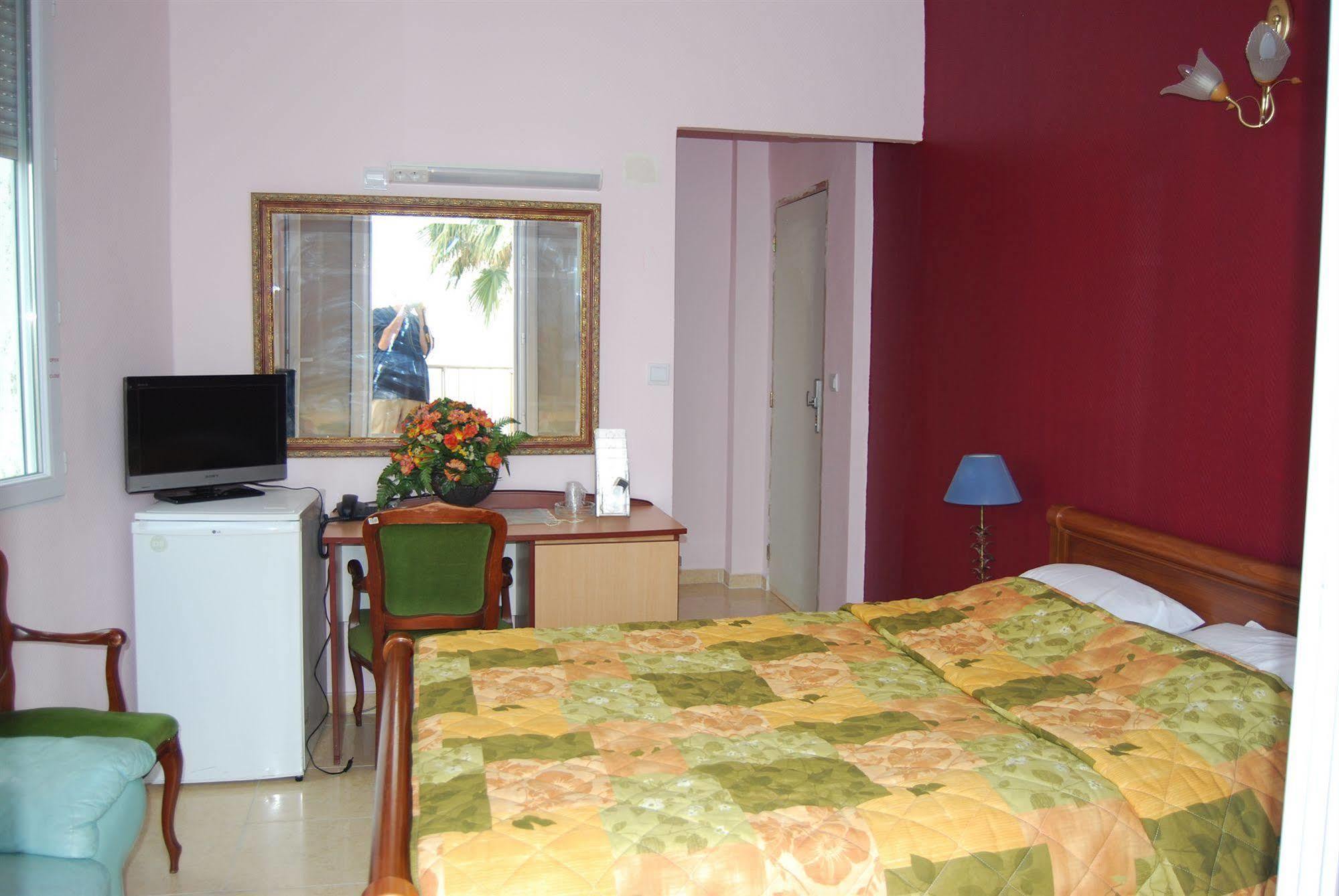 Azur Hotel