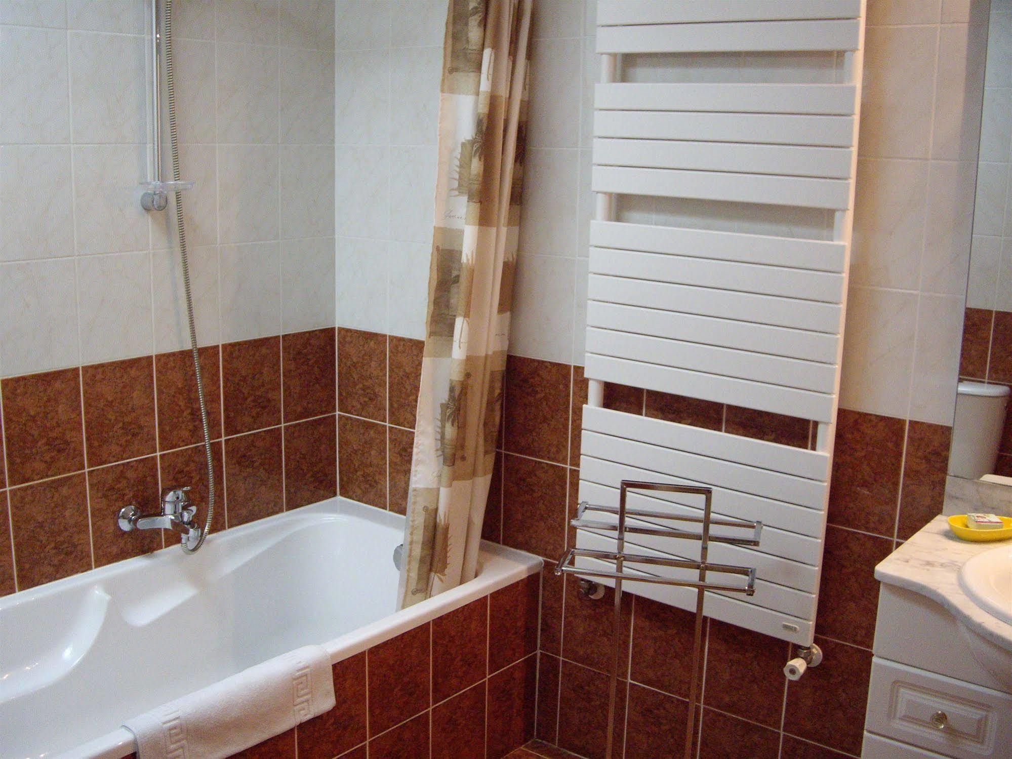 Mas Des Oliviers Bed & Breakfast *