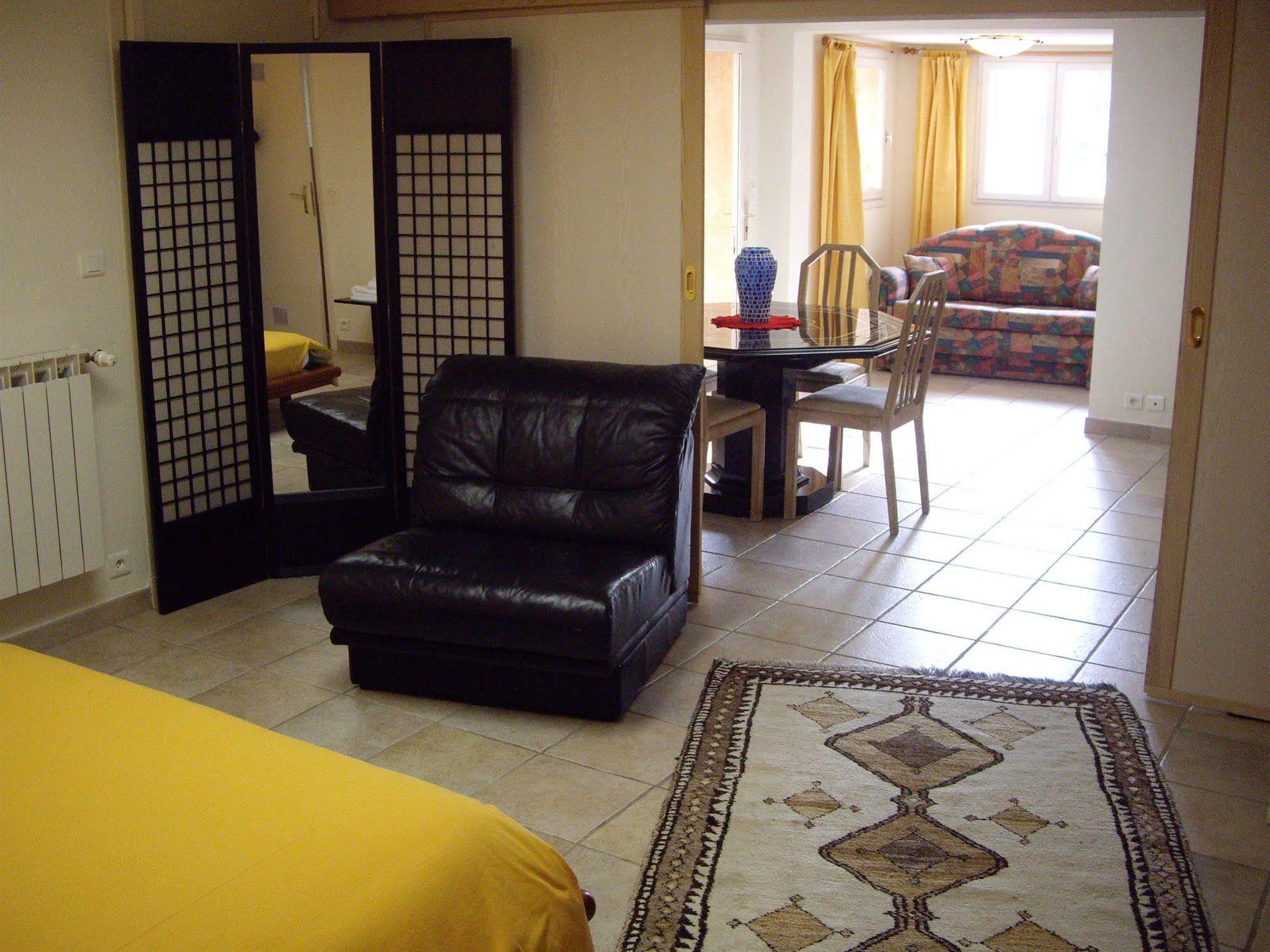 Mas Des Oliviers Bed & Breakfast