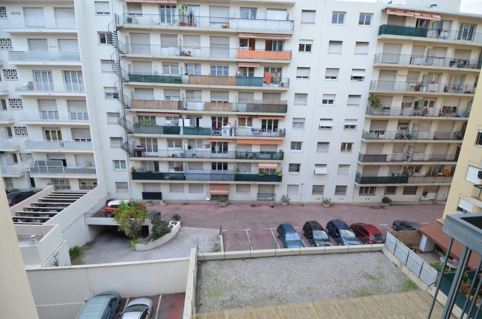 6 Personnes Avec Terrasse Le Port Apartment