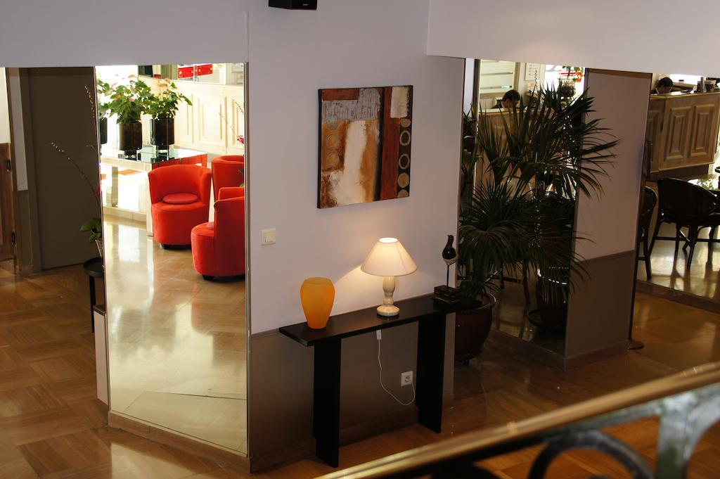 Ambassador 3*
