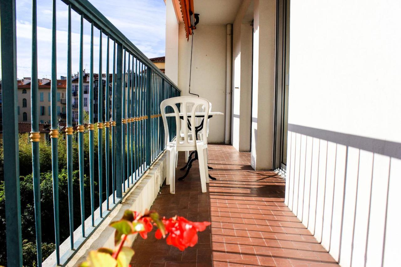 Apartment Escapade 8 *