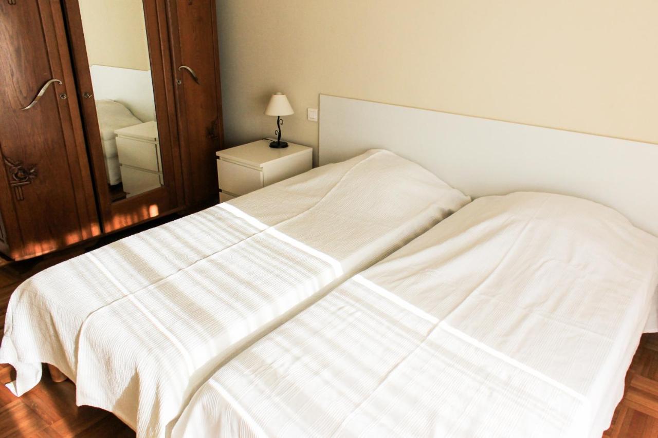 Apartment Escapade 8 *