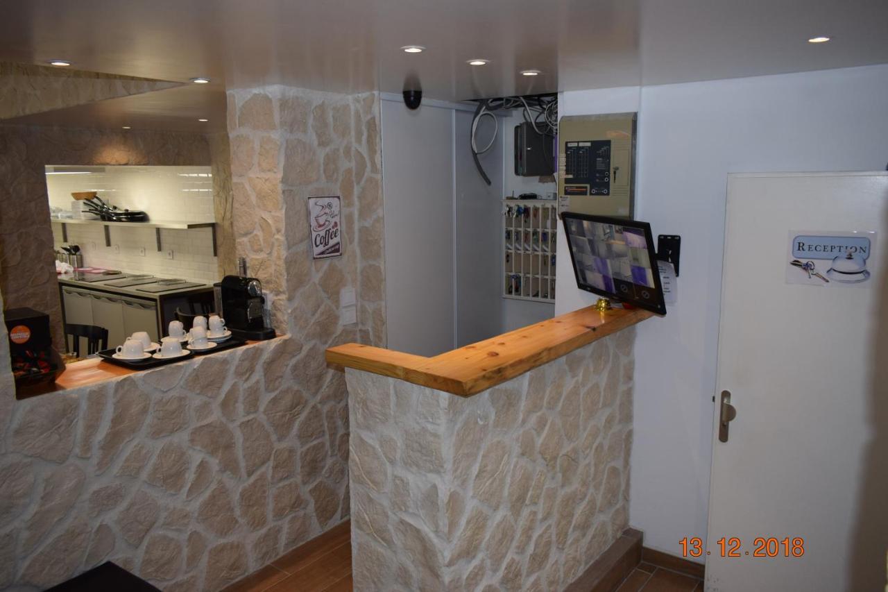 Lyonnais Hostel Nice