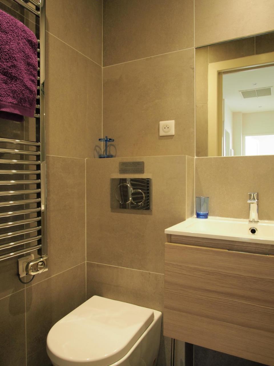 Centre - With Balcony And Stunning Sea View! *