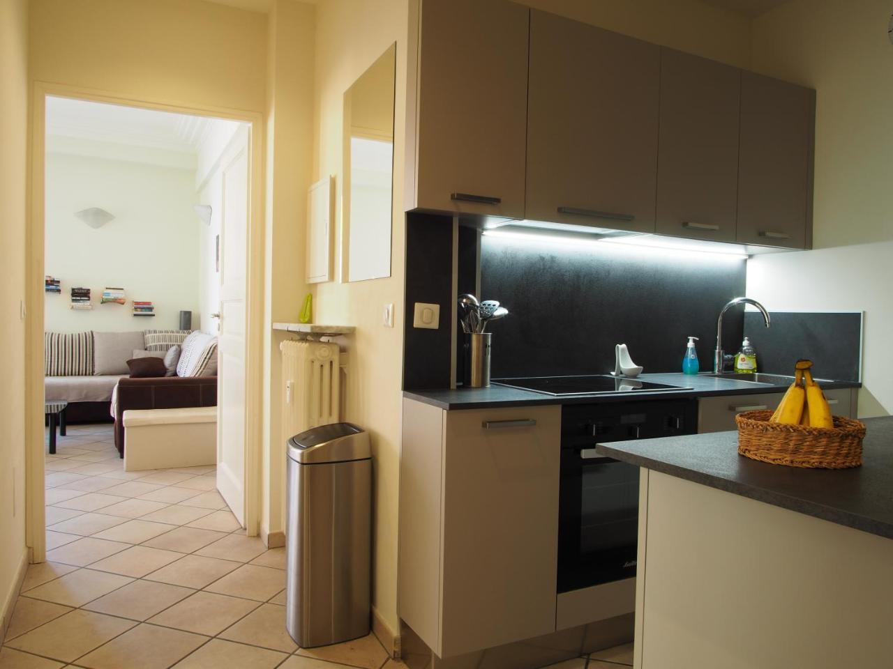Apartment Centre - With Balcony And Stunning Sea View!