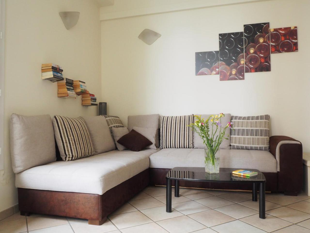 Centre - With Balcony And Stunning Sea View! *