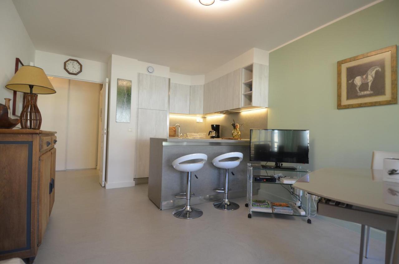 Appartement 3 Personnes Avec Coin Nuit Avec Terrasse Et Parking Quartier Du Port De Nice Apartment Nice