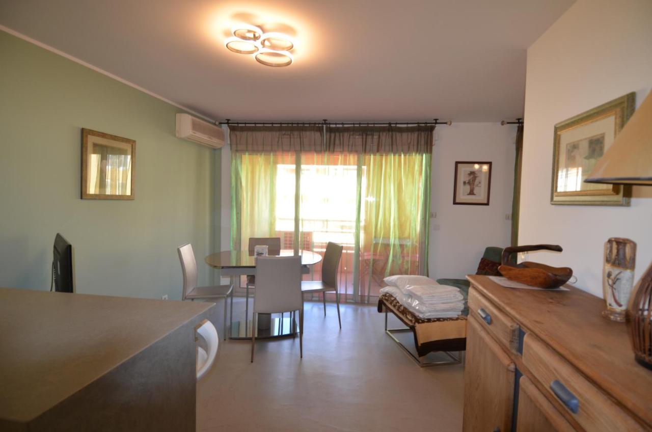 Appartement 3 Personnes Avec Coin Nuit Avec Terrasse Et Parking Quartier Du Port De Nice Apartment *