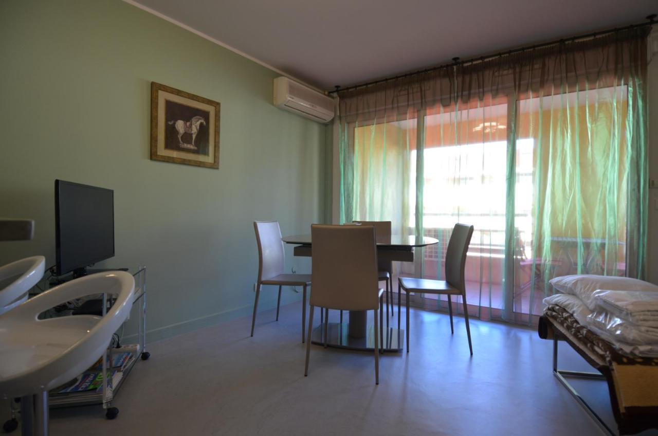 Appartement 3 Personnes Avec Coin Nuit Avec Terrasse Et Parking Quartier Du Port De Nice Apartment Nice