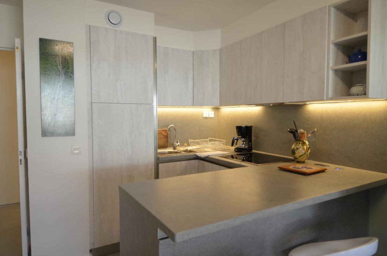 Apartment Appartement 3 Personnes Avec Coin Nuit Avec Terrasse Et Parking Quartier Du Port De Nice *