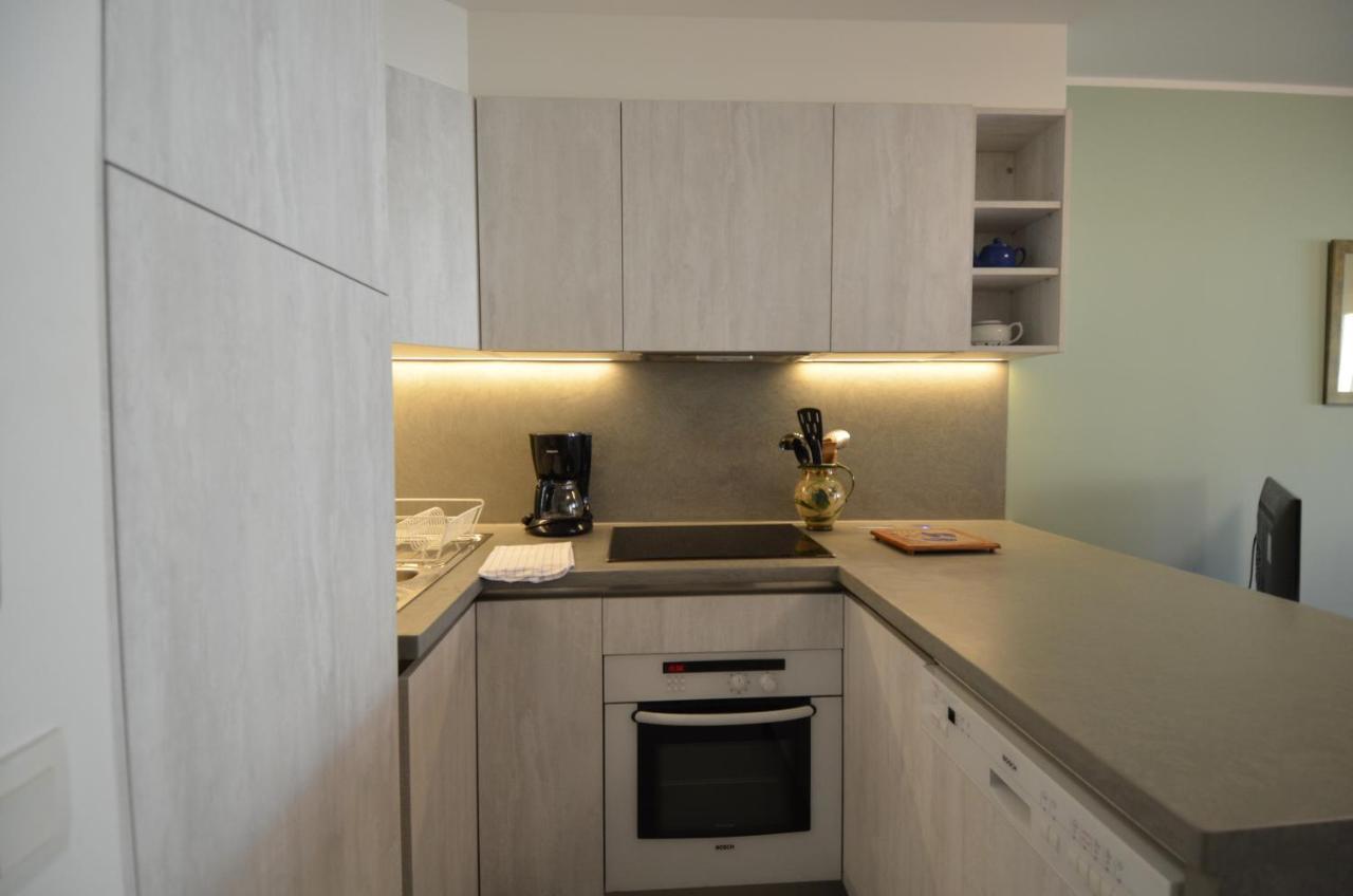Appartement 3 Personnes Avec Coin Nuit Avec Terrasse Et Parking Quartier Du Port De Nice Apartment *