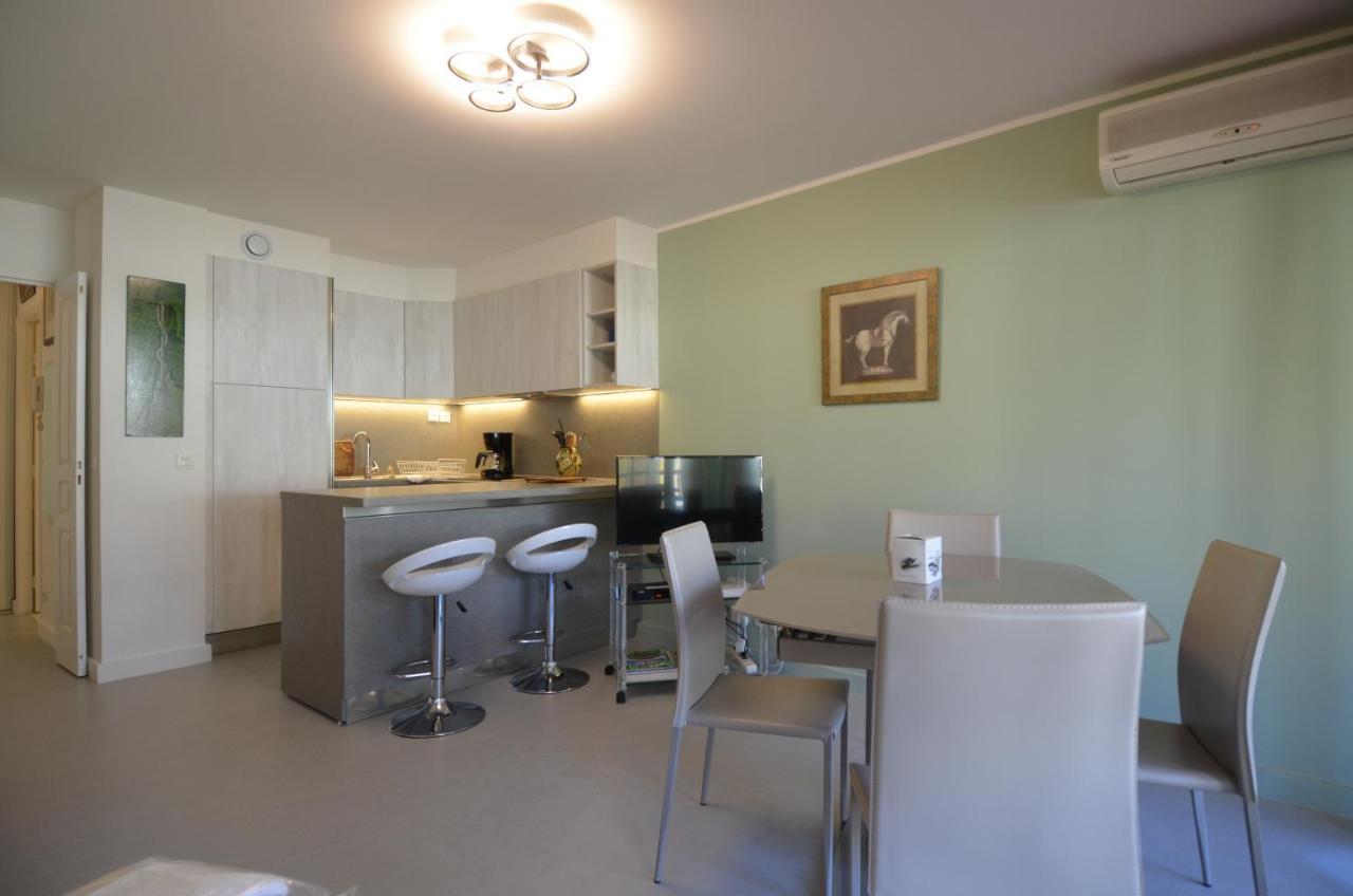 Apartment Appartement 3 Personnes Avec Coin Nuit Avec Terrasse Et Parking Quartier Du Port De Nice Nice