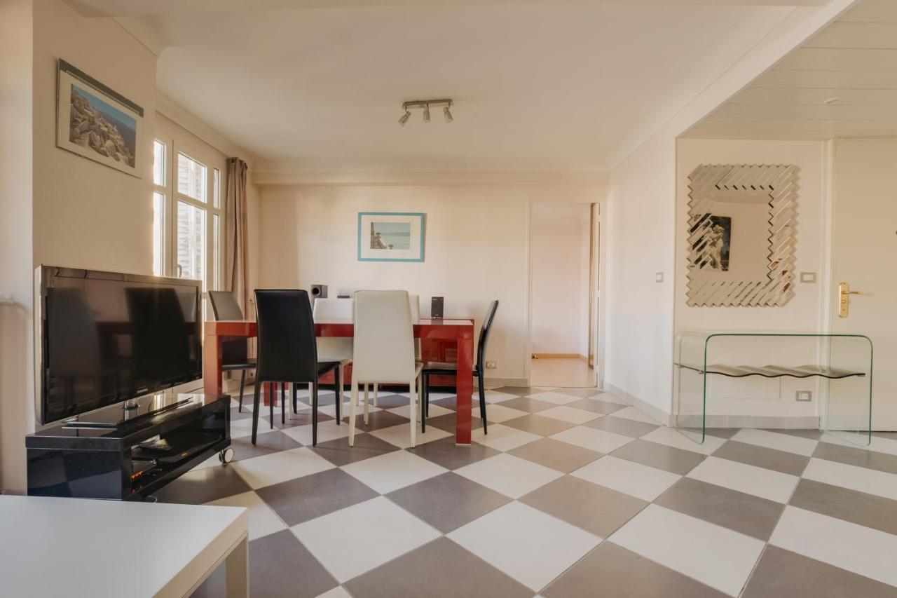 Charming Flat In The Middle Of Apartment