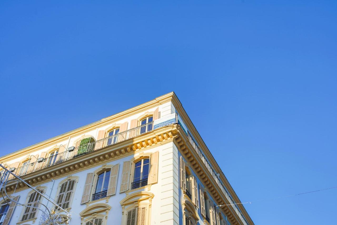 Etoile Ap1007 By Riviera Homes