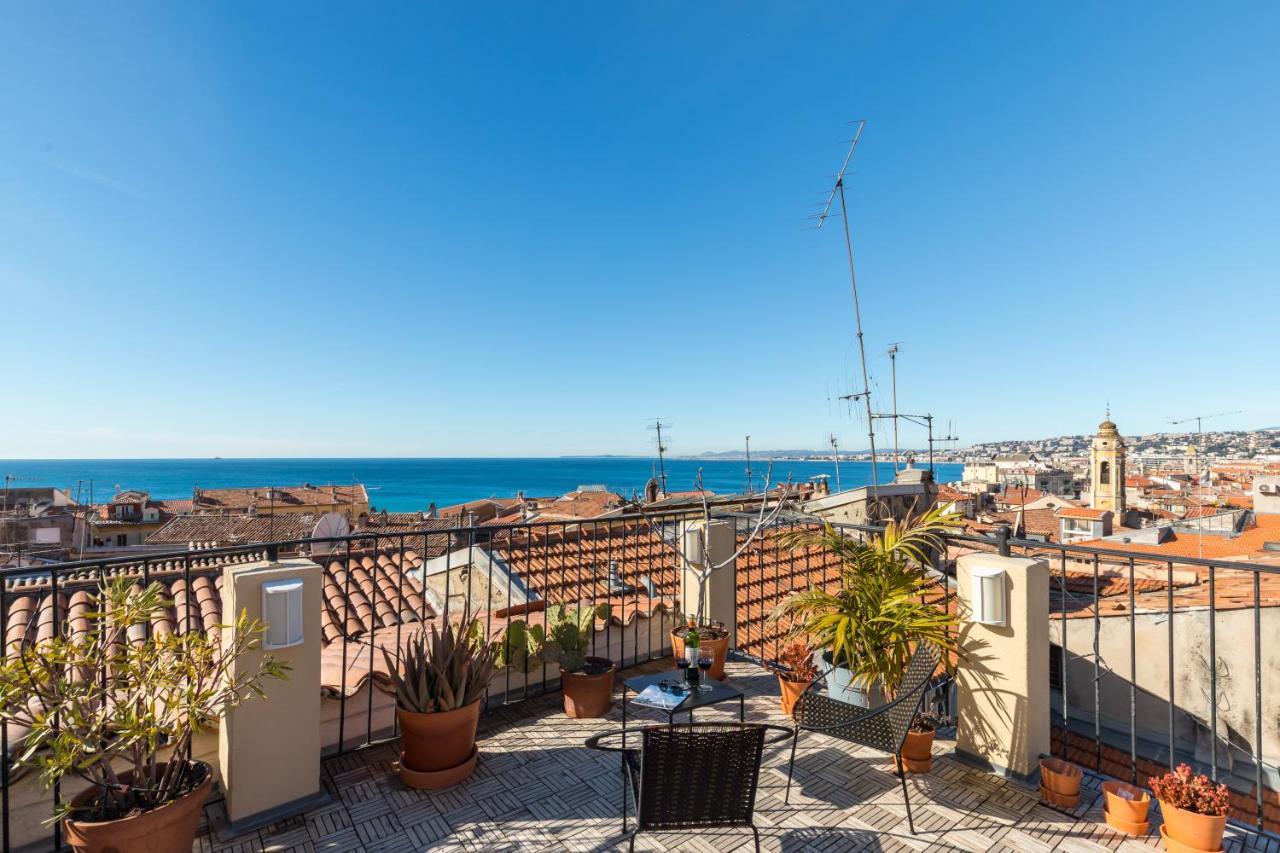 Le Chateau - The Beautiful Sight In Old Town, Private Terrace