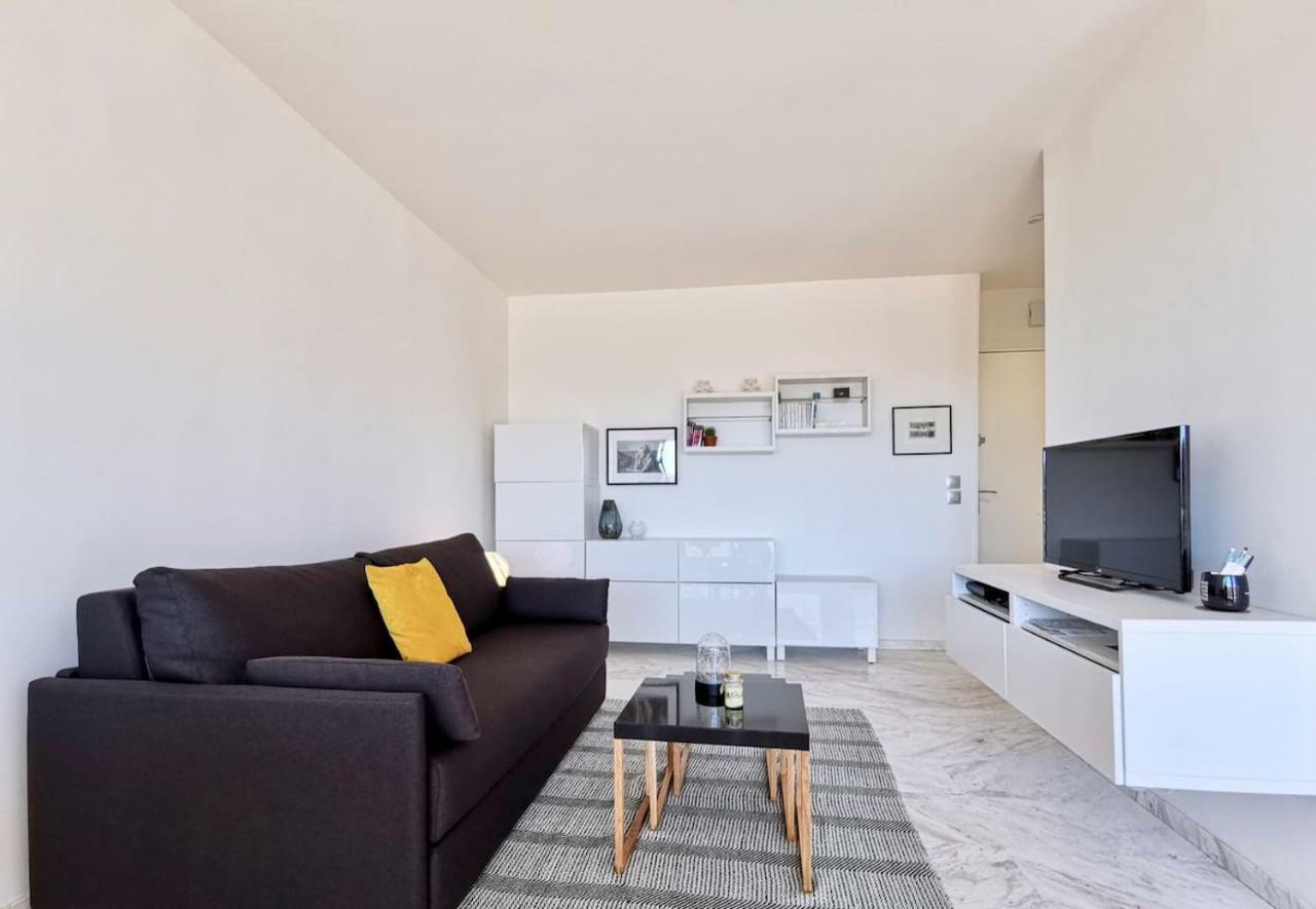 Park Avenue Apartment *