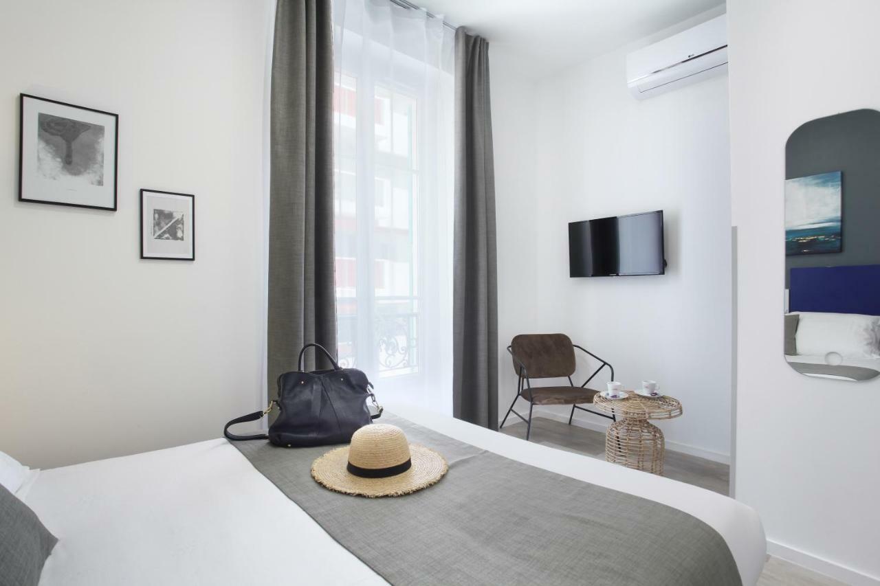 Alcove Hotel