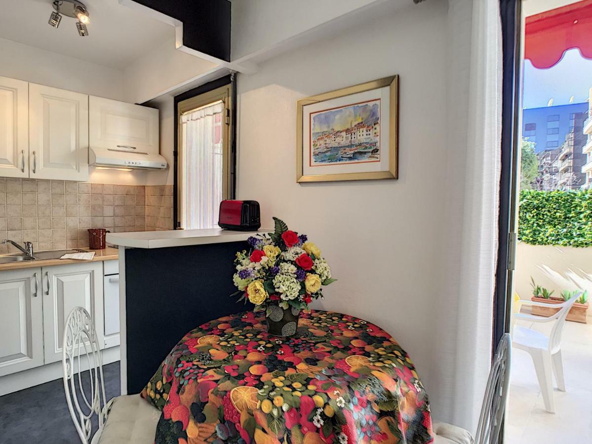 Nestor&jeeves - Le France Terrasse - - Very Close Sea *