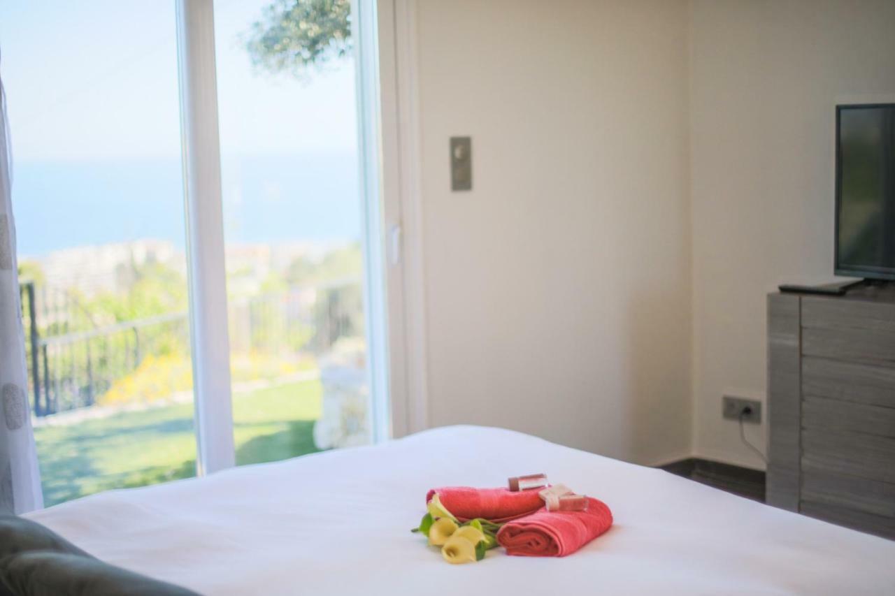 Villa Corniche D'argent - *
