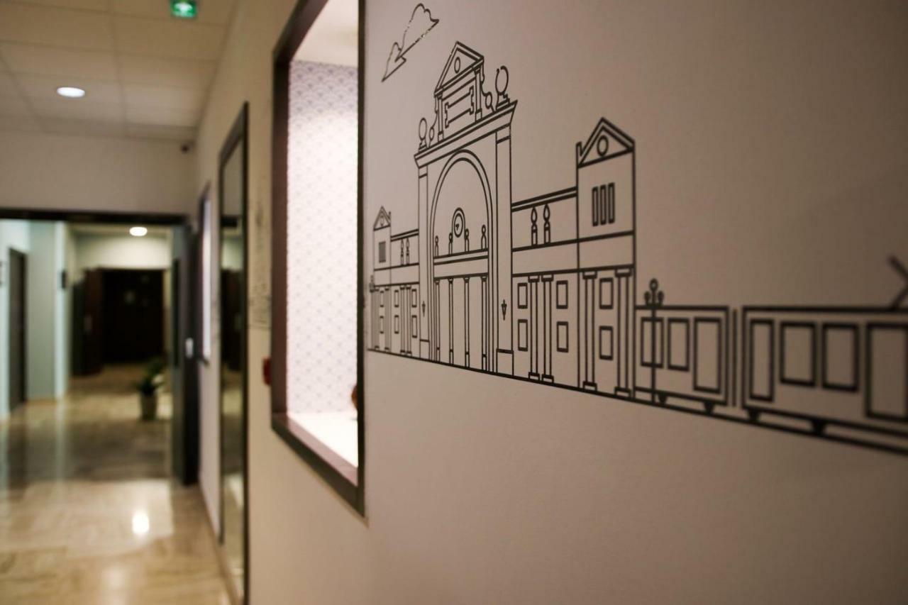 Le Noailles Gare Hotel