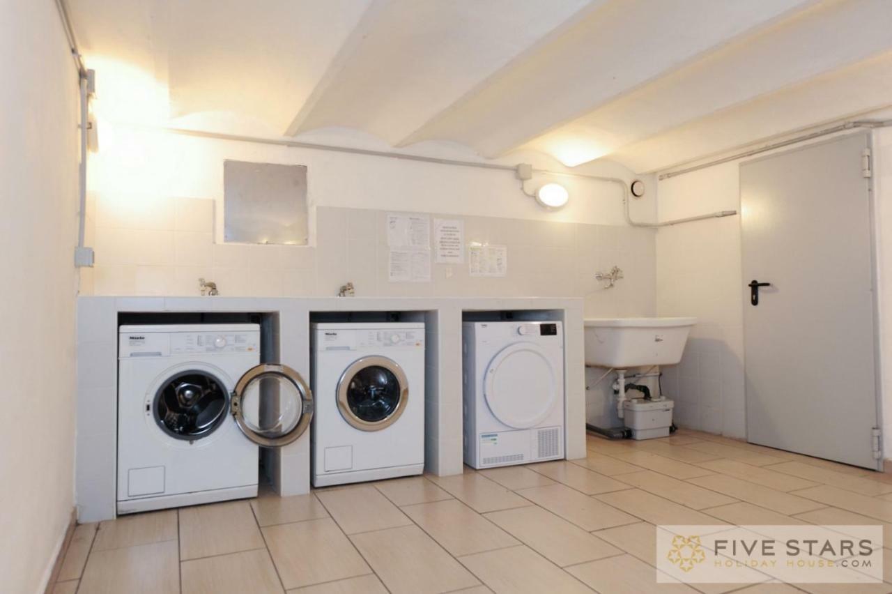 Flower Nest - Five Stars Holiday House Apartment *