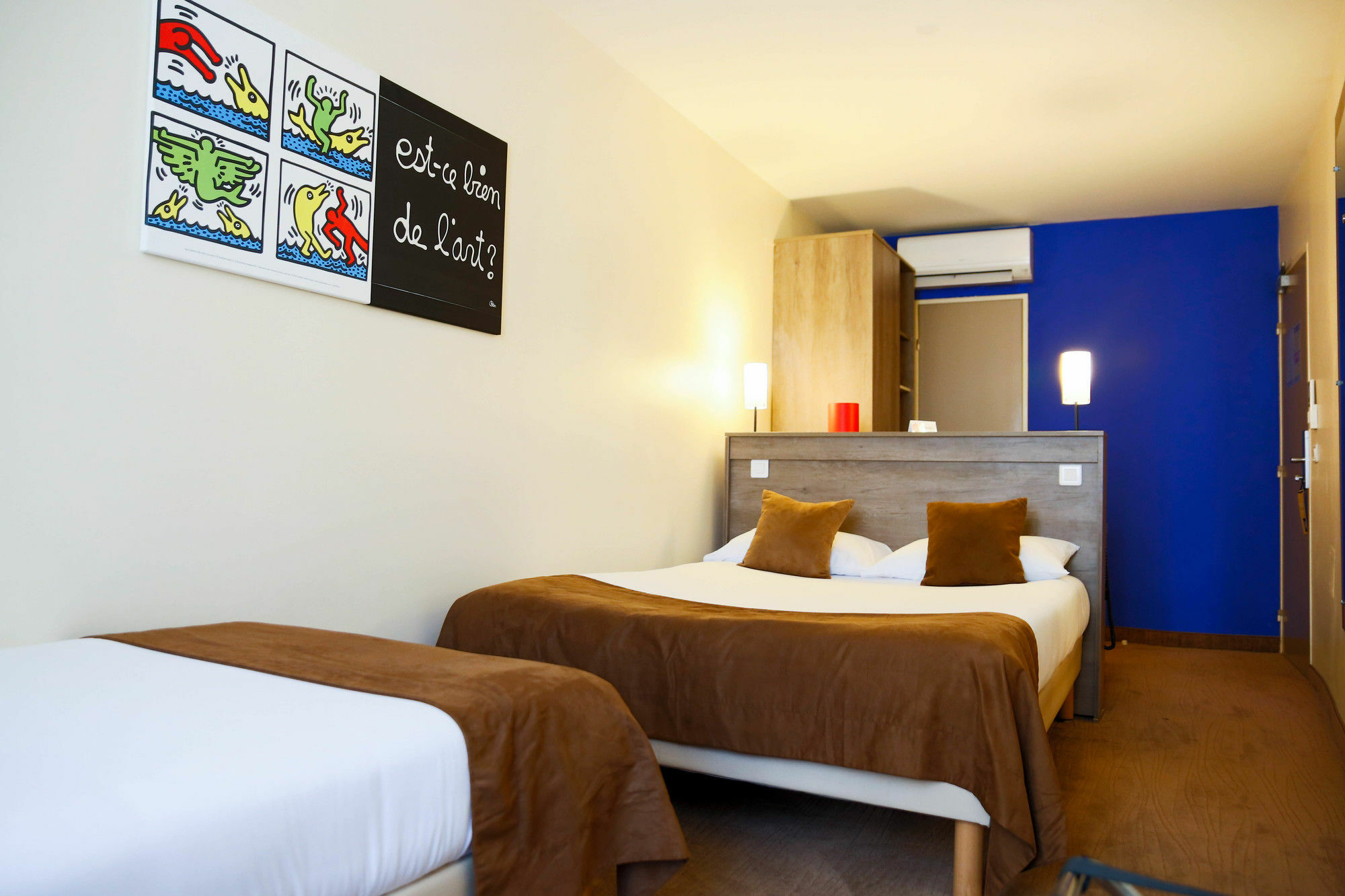 Le Seize, Centre Hotel