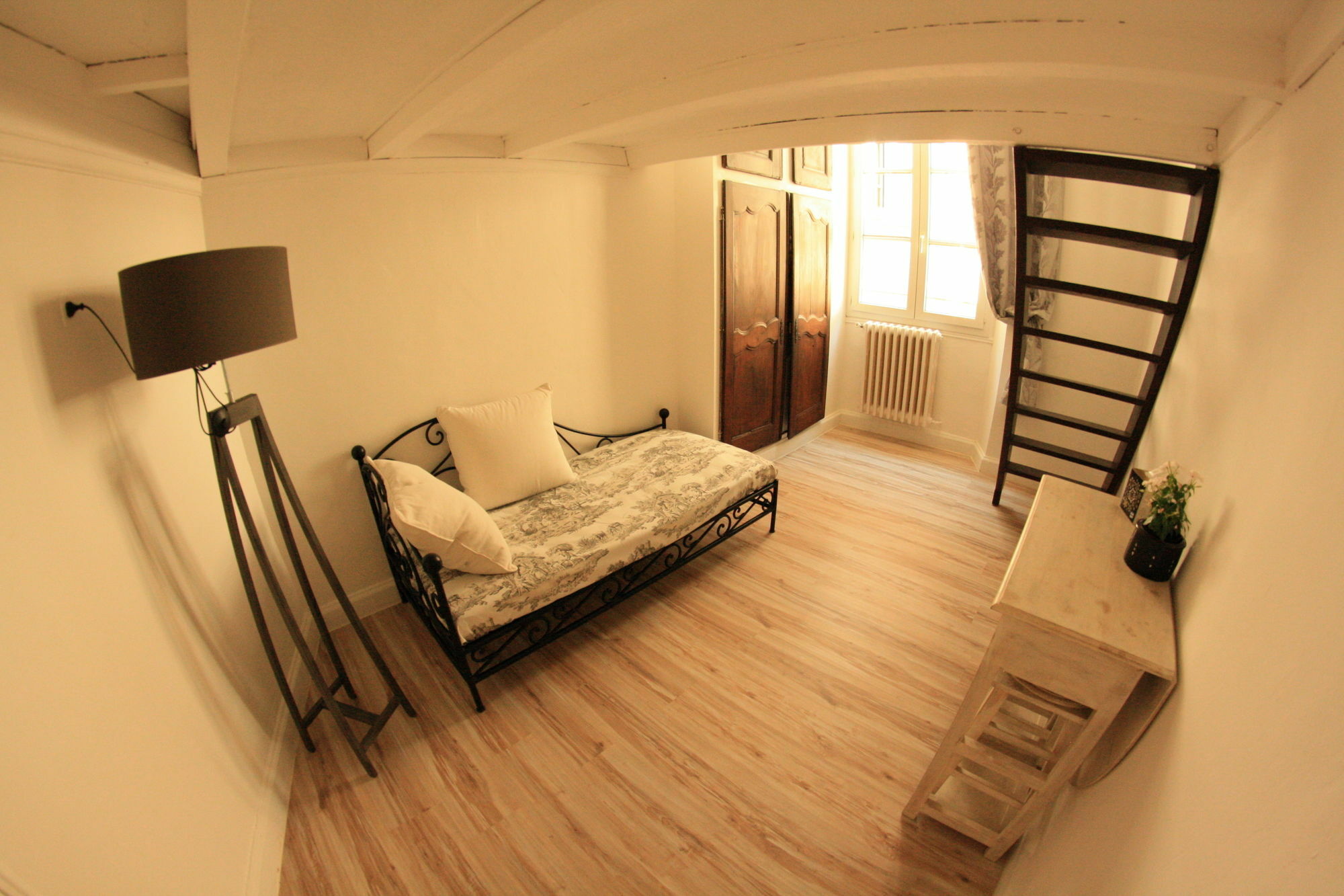 L'oustaria 3 Bedrooms Apartment, Old Town Apartment