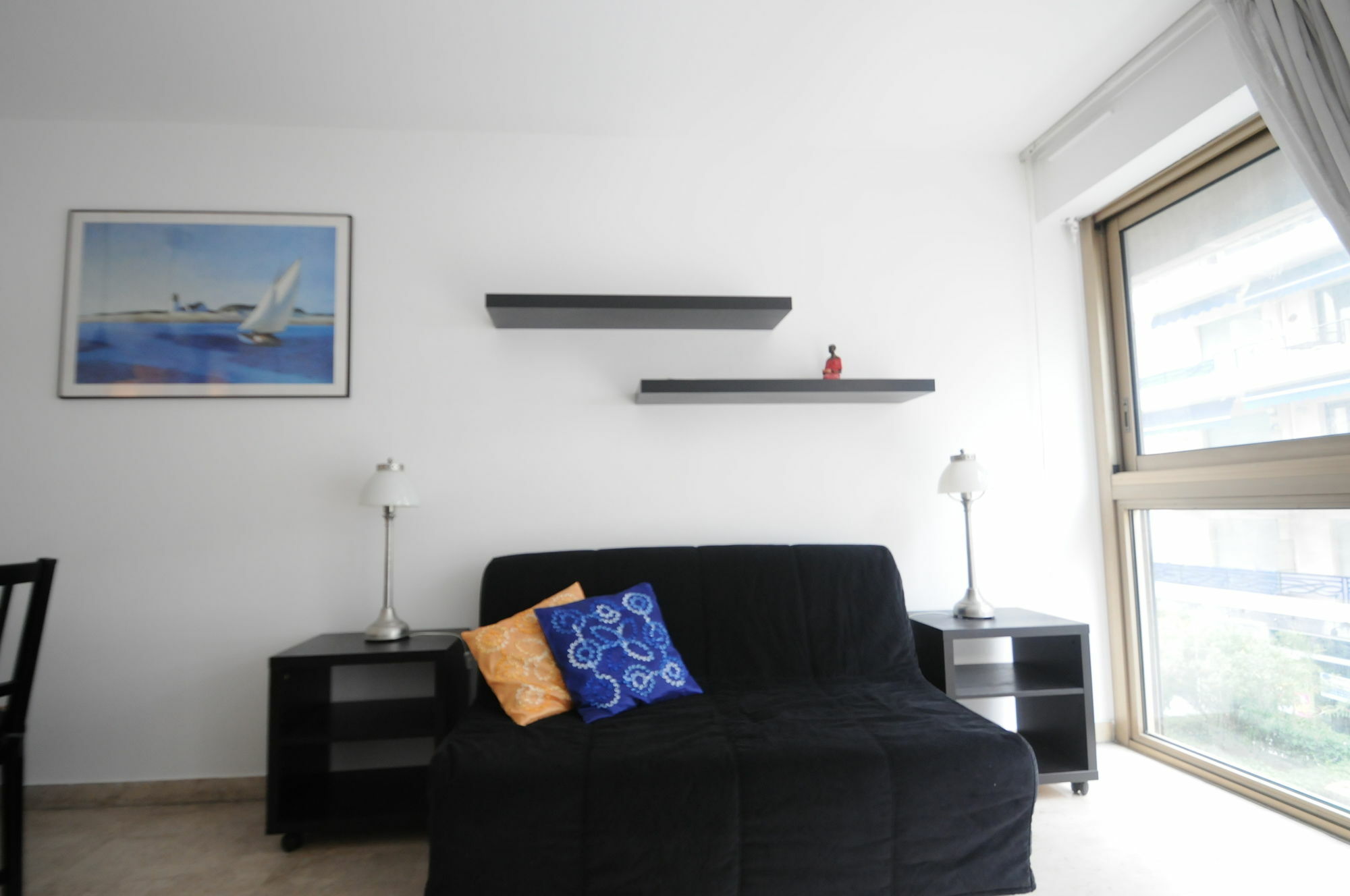 Black And White Apartment Nice
