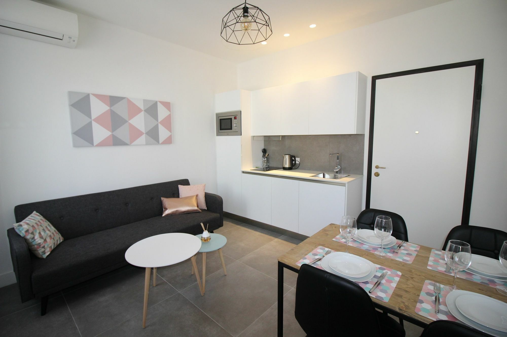 Booking- Pink Massena Zone Pietonne