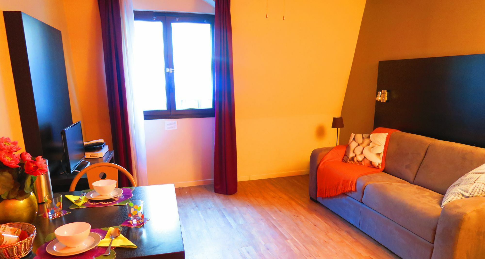 Ashley&parker - Violette Apartment