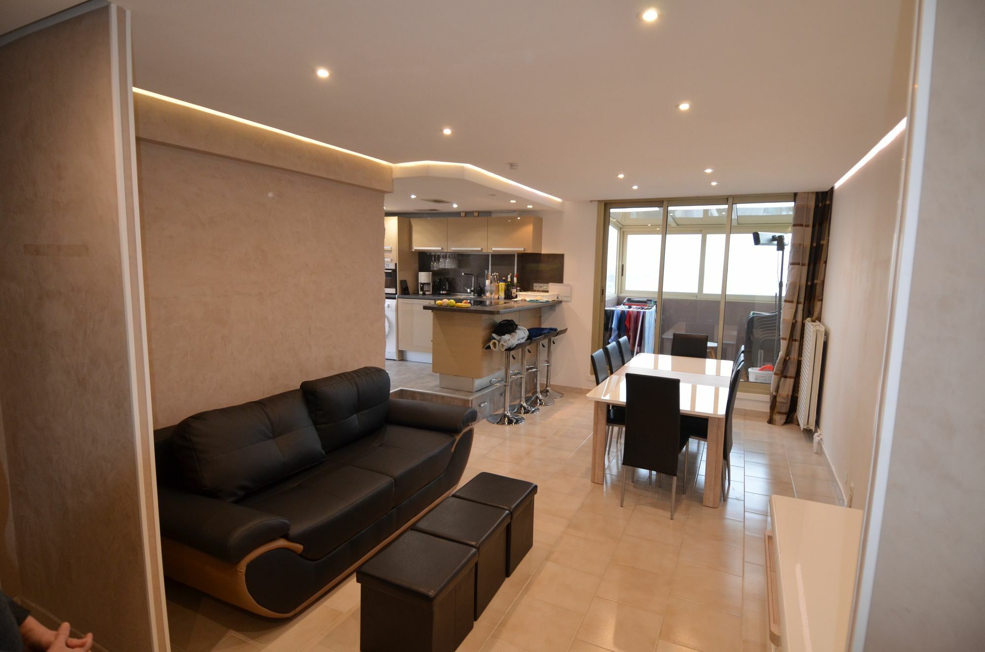 Rooftop 8 Personnes Grande Terrasse Avec Parking Quartier Aeroport Apartment *