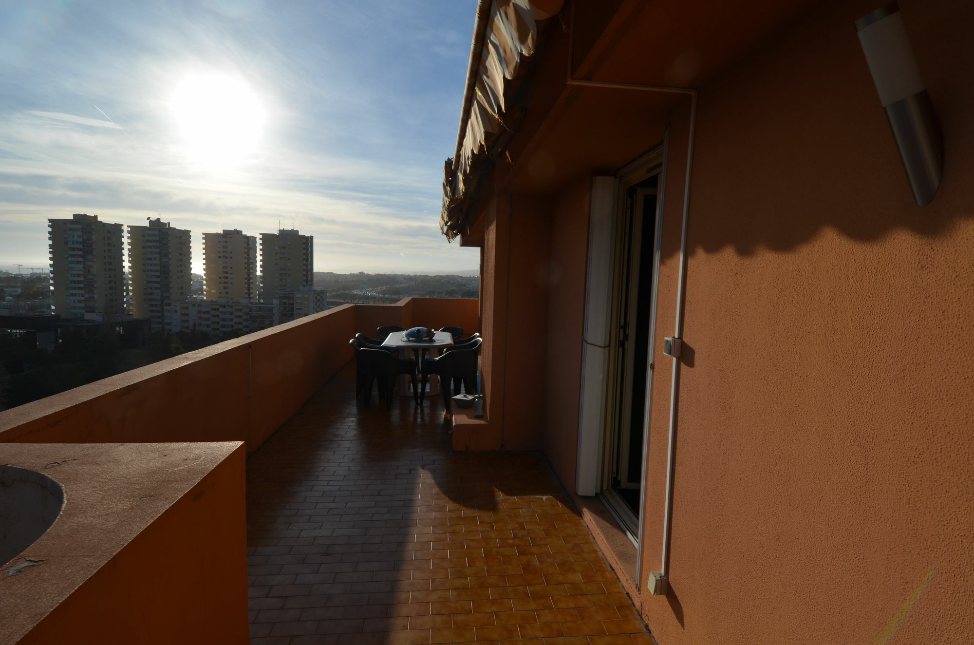 Rooftop 8 Personnes Grande Terrasse Avec Parking Quartier Aeroport Apartment *