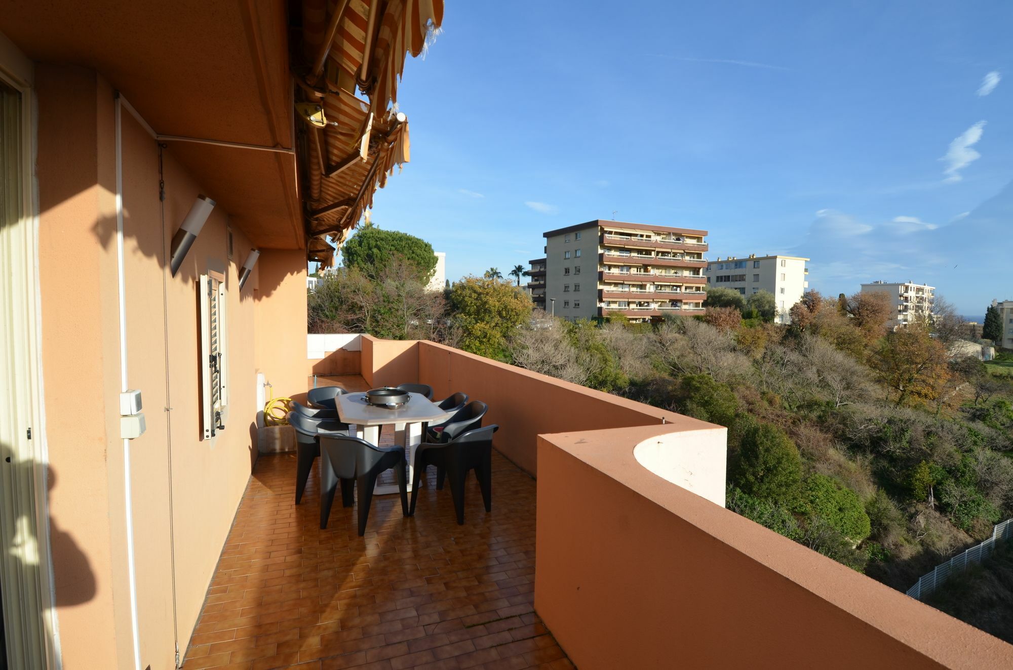 Apartment Rooftop 8 Personnes Grande Terrasse Avec Parking Quartier Aeroport *