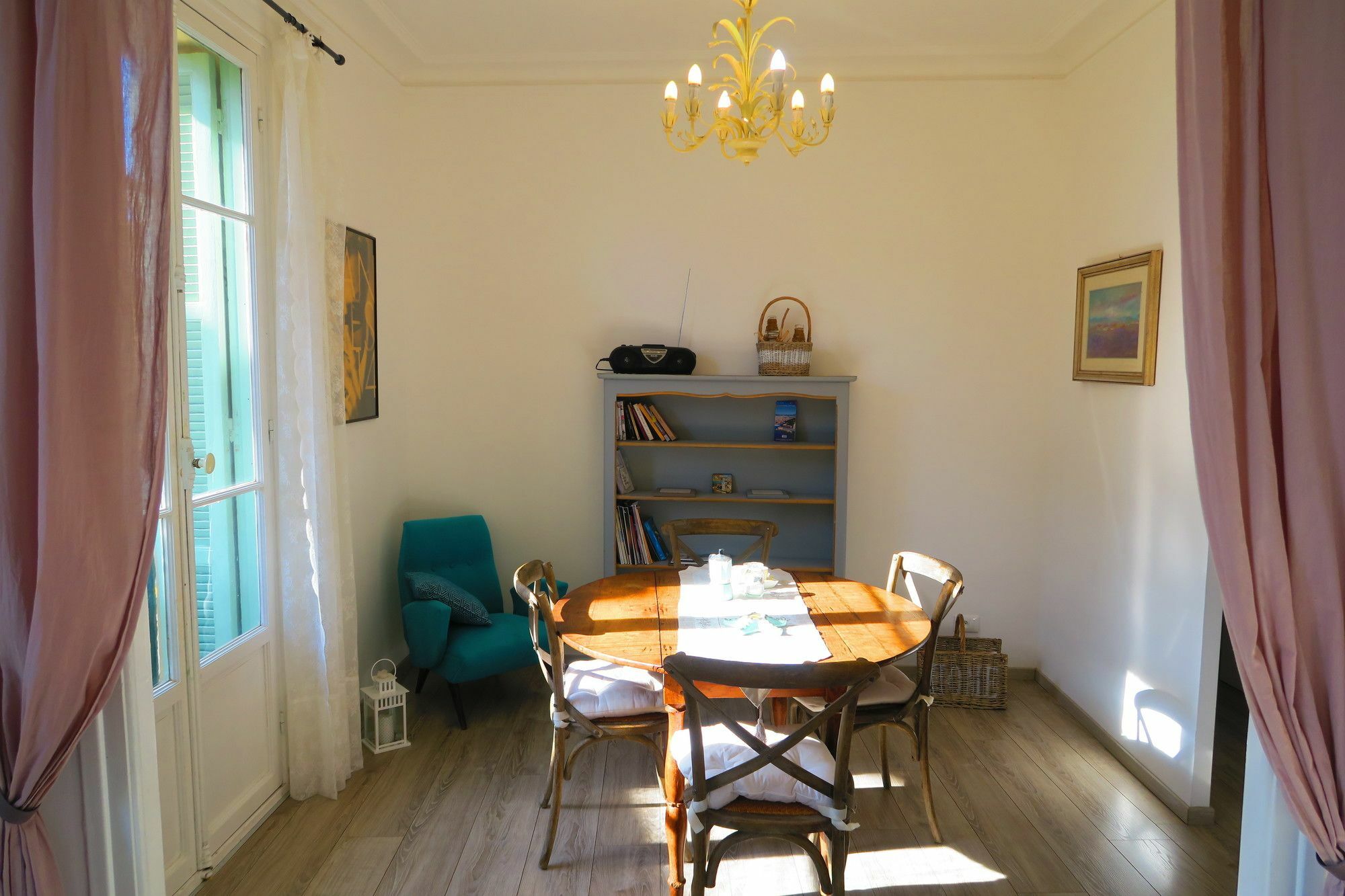 Ashley&parker - Lavinia Apartment