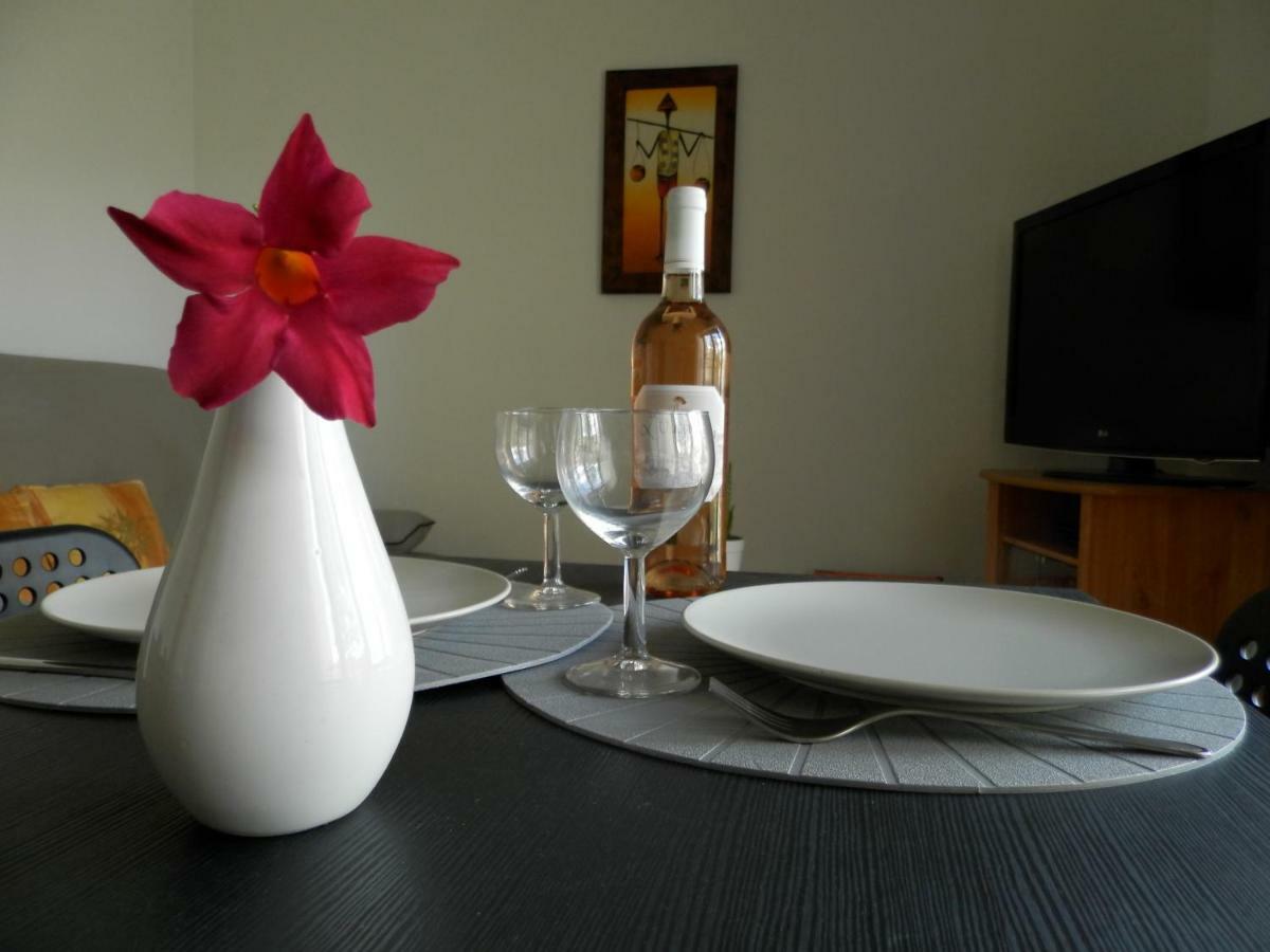 Apartment Les Pins . 2 P Calme Et Terrasse *