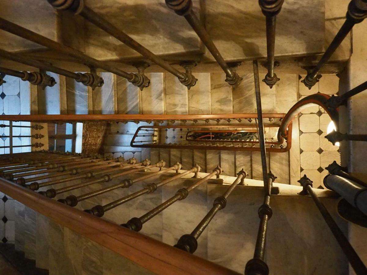 2 Bedroom Old Town Centre Apartment Nice