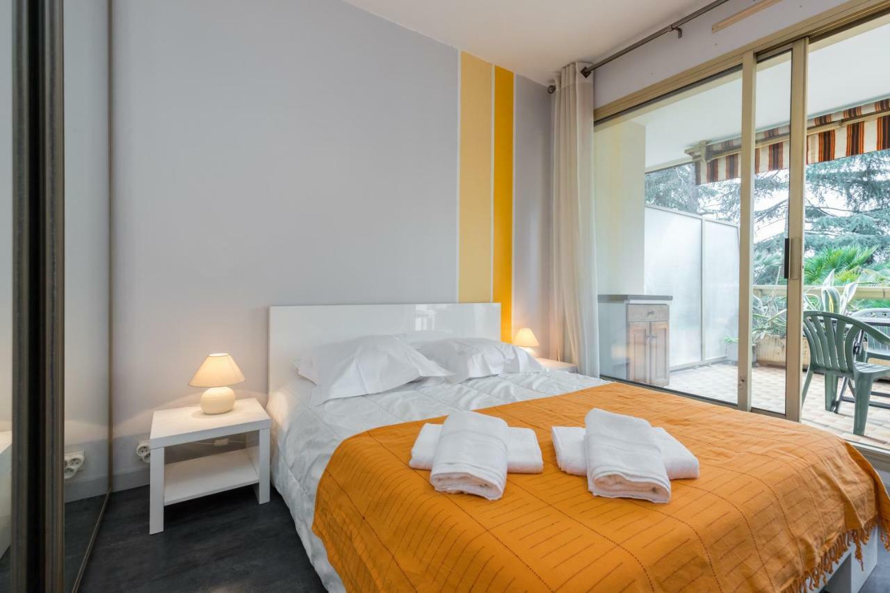 Centragence - Bosquet - With Spacious Terrace Appartement *