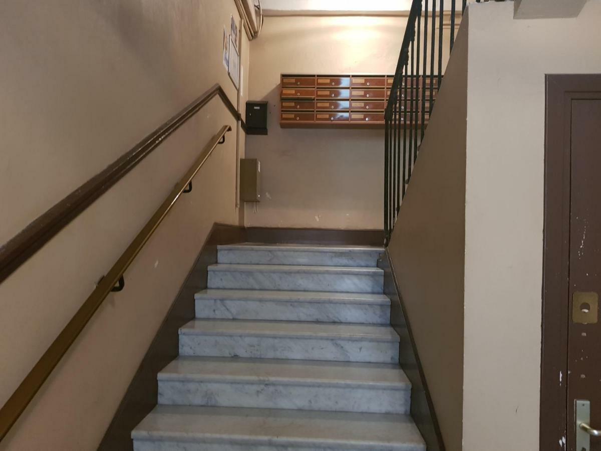 Studette En Plein Coeur Du Vieux Nice