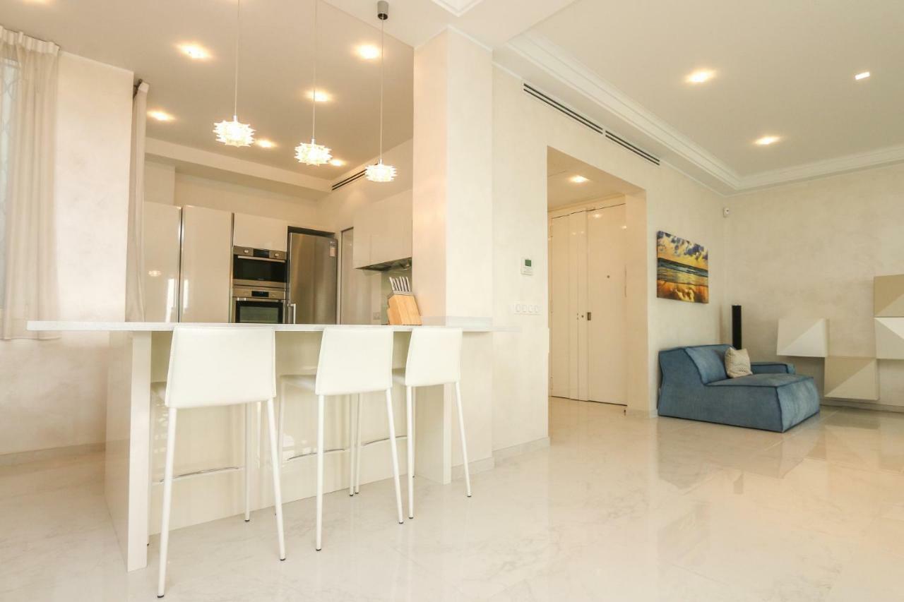 Seafront Modern Appartement
