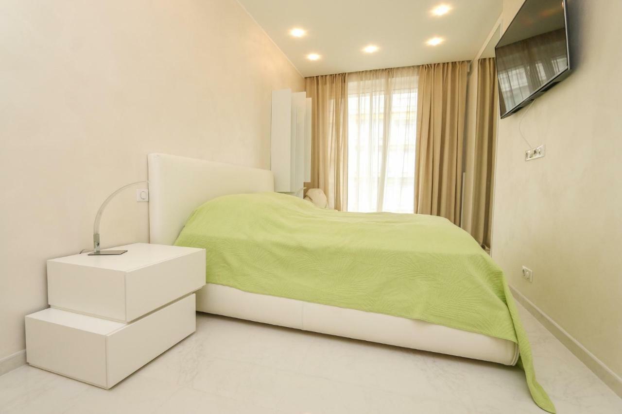 Seafront Modern Appartement