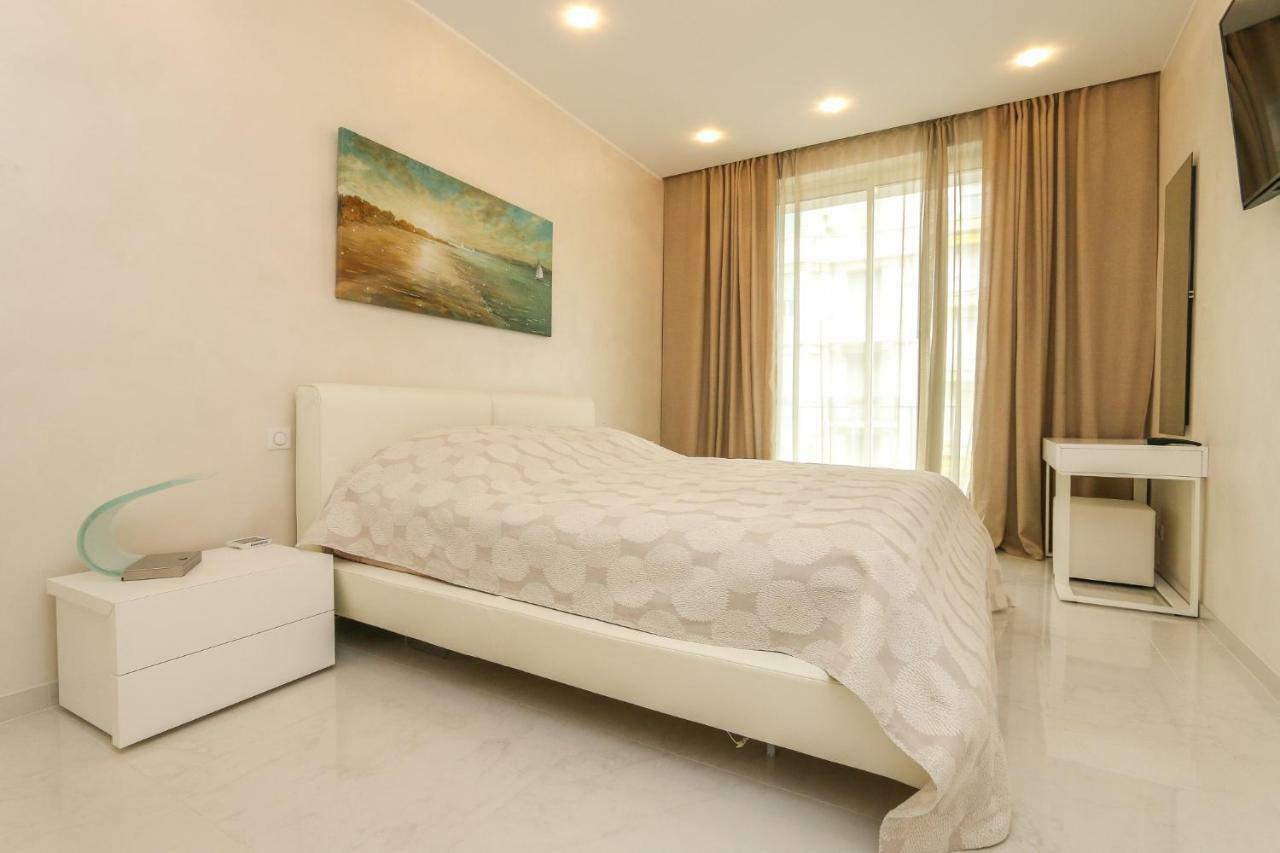 Seafront Modern Appartement Nice