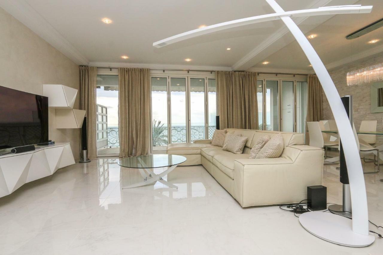 Seafront Modern Apartment Nice