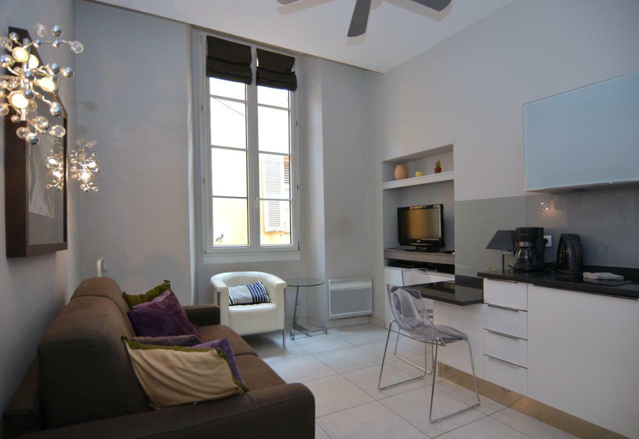 Apartment Je Suis A *