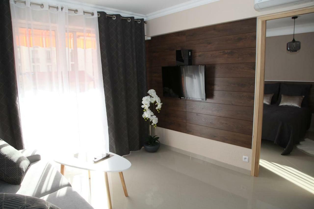 Stylish 2 Flat 60 Meters To The