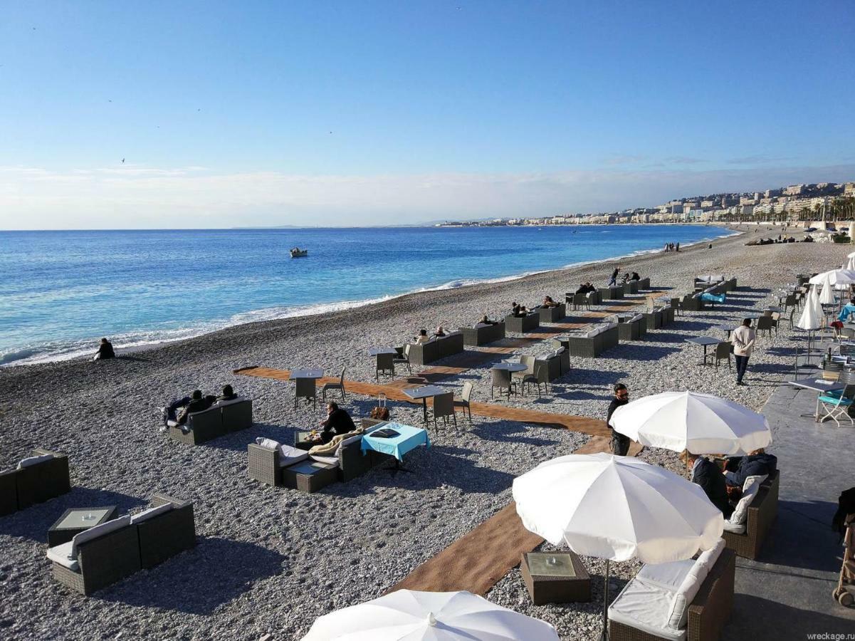 Stylish 2 Flat 60 Meters To The