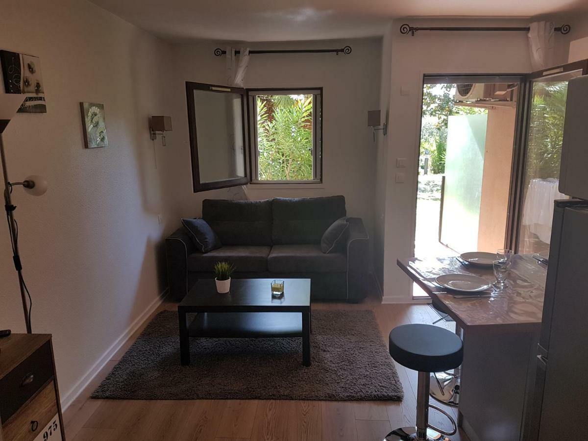 Les Palmiers A 700m De La *