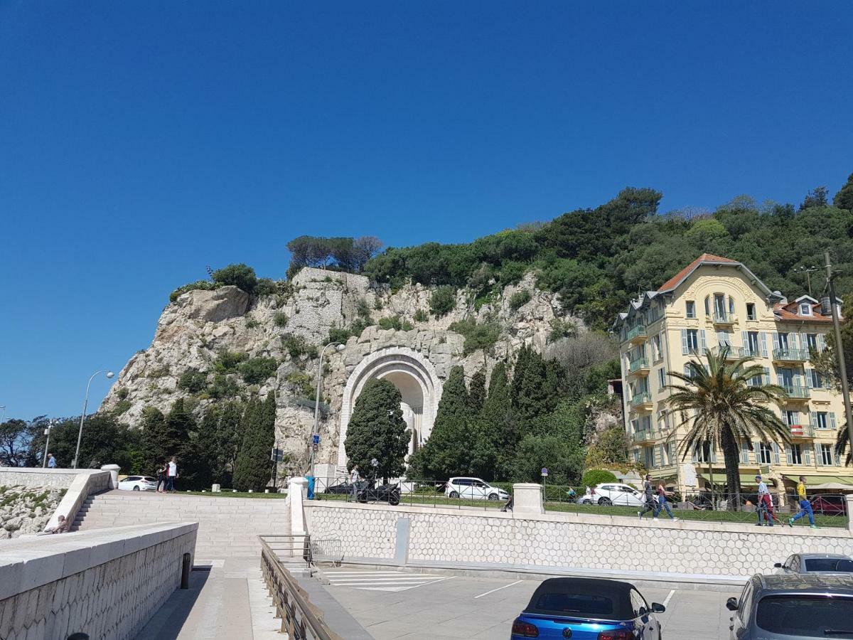 Les Palmiers A 700m De La